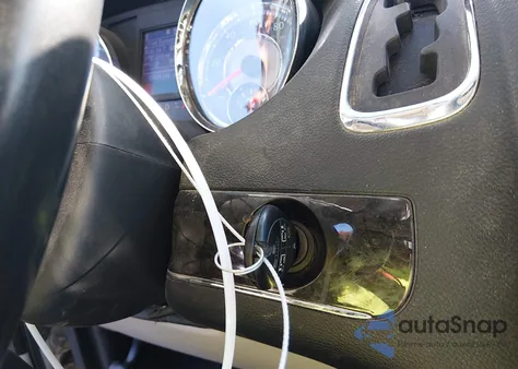 2011 Chrysler Town & Country Touring z USA, uszkodzony, nr VIN 2A4RR5DG3BR675782